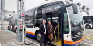 Verkehrsdezernent Andreas Kowol und Marion Hebding, Geschäftsführerin ESWE Verkehr