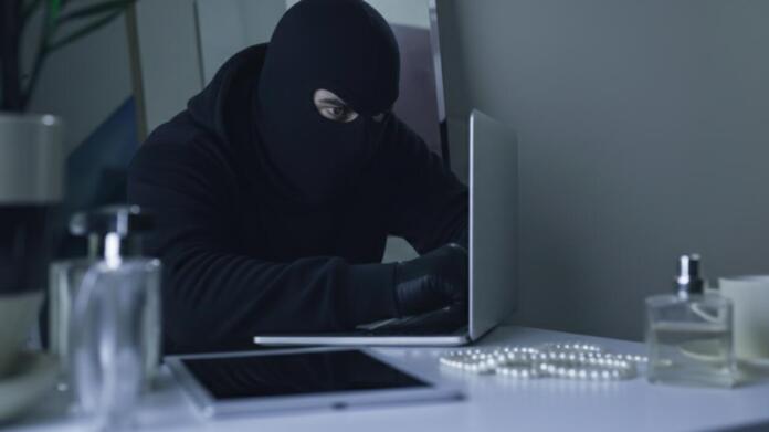 Einbruch in der Alzeyer Straße beschäftigt die Polizei Frankfurt Einbruch in der Alzeyer Straße beschäftigt die Polizei Frankfurt