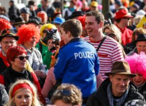 Positive bilanz nach dem fastnachtszug in wiesbaden Fastnacht in der flörsheimer innenstadt