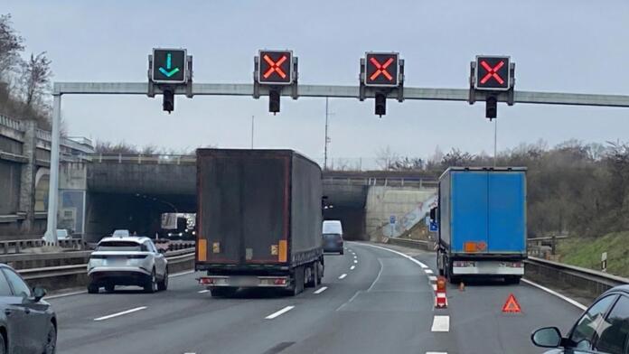 LKW-Panne auf der A60 bei Hechtsheim LKW-Panne auf der A60 bei Hechtsheim