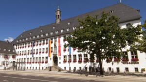 Liquiditätskredite steigen auf 190 millionen euro in rüsselsheim Rathaus rüsselsheim