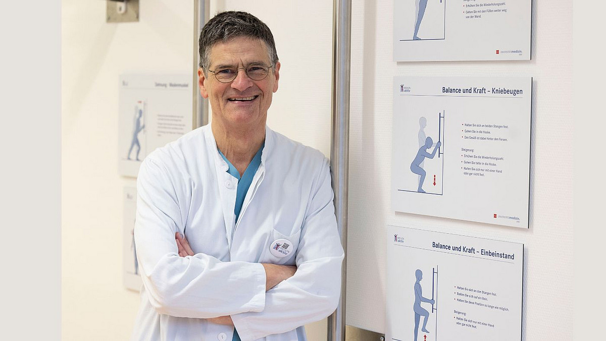 PD Dr. rer. physiol. et med. habil. Ulrich Betz vor einem Bewegungsparcours der Universitätsmedizin Mainz | Foto: UM/Peter Pulkowski