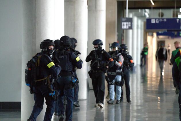 Gro&szlig;&uuml;bung am flughafen frankfurt