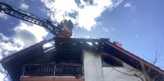 Balkonfeuer führt zu Dachstuhlbrand in Wiesbaden-Kloppenheim