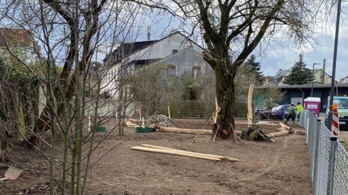 Grünfläche am Bahnhof Erbach