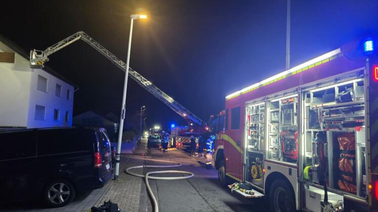 Feuer in mainz-ebersheim | foto: byc-news | thorsten l&uuml;ttringhaus