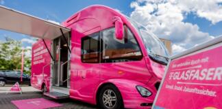 Telekom-Infomobil zum Glasfaser