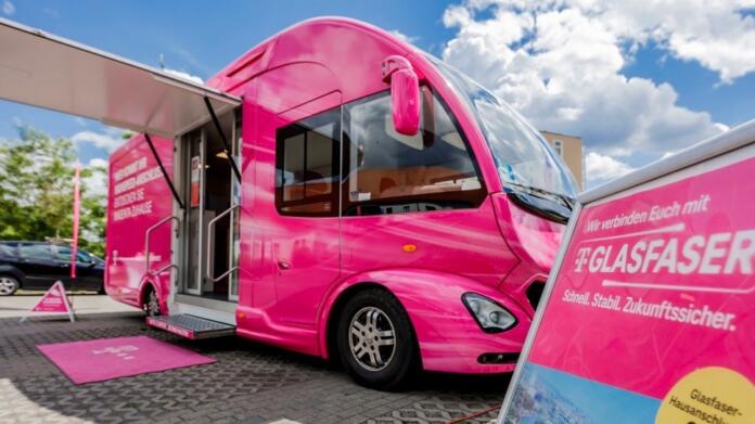 Telekom-Infomobil zum Glasfaser