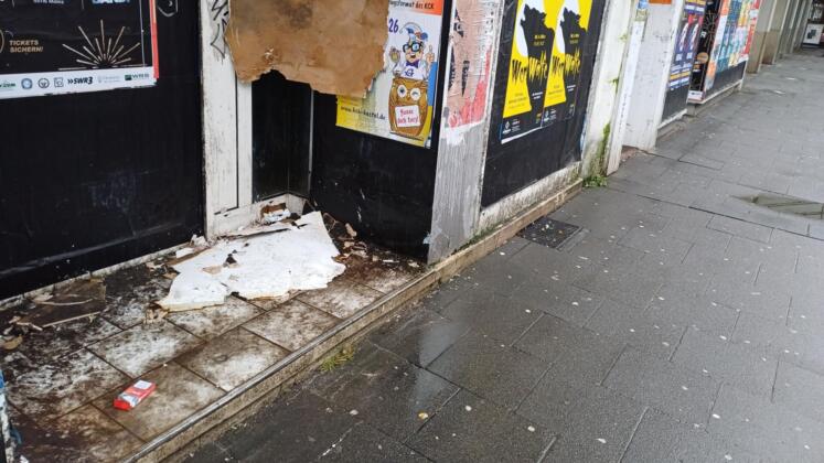 Mainz kann mehr: warum dieser schandfleck nicht länger tragbar ist Mängel in der großen bleiche - abgefallene wandverkleidung