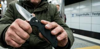 Mann mit Messer im Frankfurter ÖPNV unterwegs
