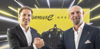 Opel CEO Florian Huettl (links) mit FIA Formula E CEO Jeff Dodds
