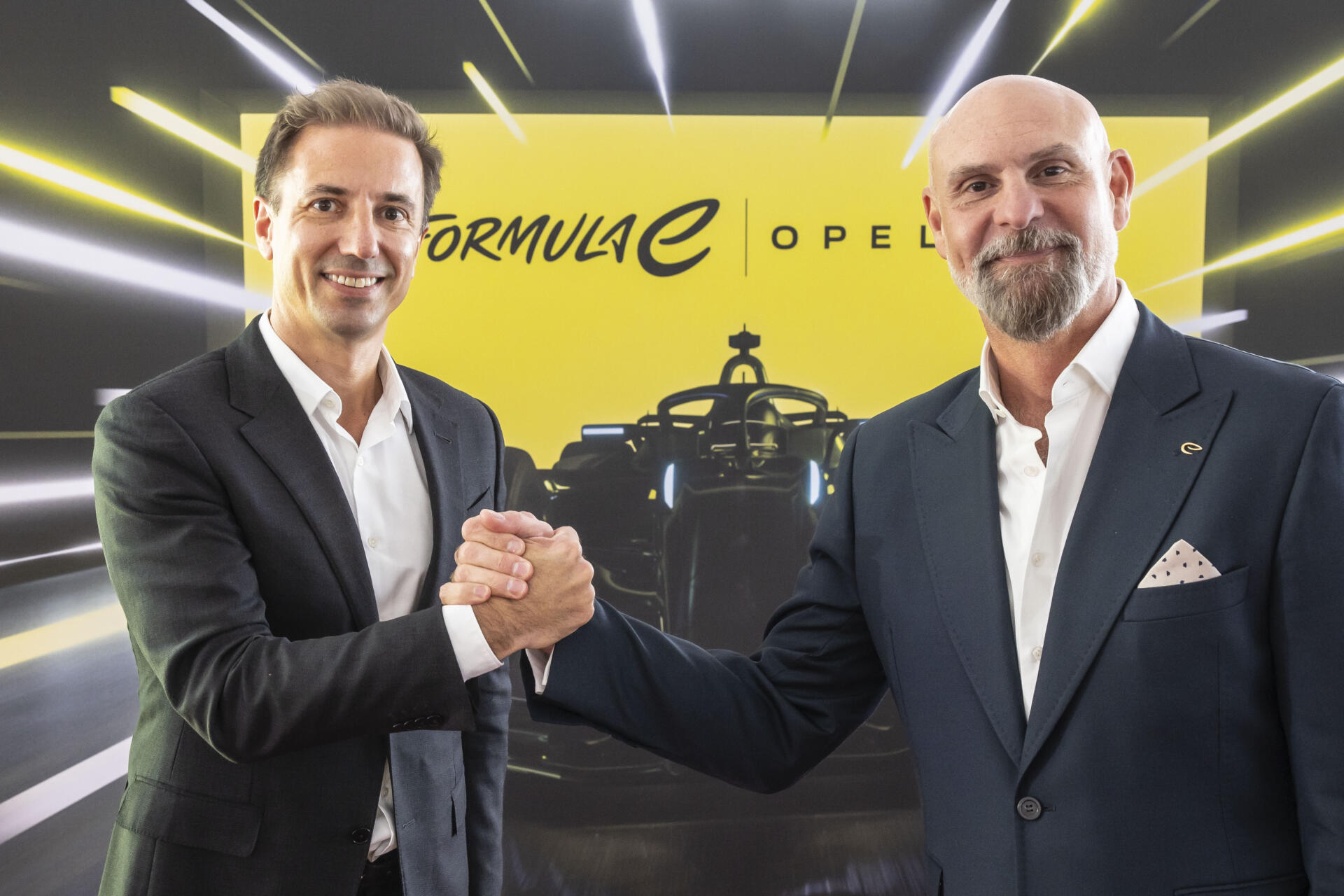 Opel CEO Florian Huettl (links) mit FIA Formula E CEO Jeff Dodds