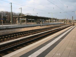 Arbeitsunfall am Frankfurter Stadion: Stromschlag und Bahnsperrung