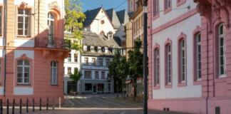 Straßeneinbruch Vollsperrung der Gaustraße – ÖPNV eingestellt