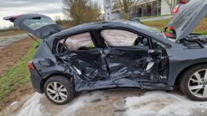 Drei verletzte bei unfall in bischofsheim - rettungshubschrauber im einsatz Drei verletzte bei unfall in bischofsheim - rettungshubschrauber im einsatz 1