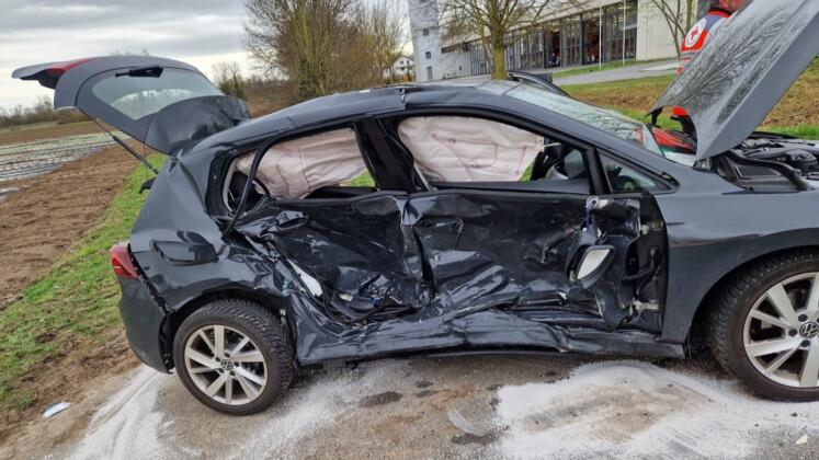 Unfall in nauheim | foto: feuerwehr nauheim