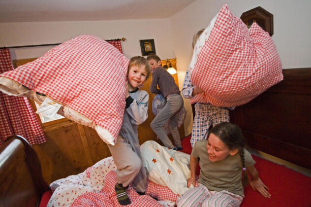 Der perfekte h&uuml;ttenurfall in den alpen f&uuml;r die ganze familie