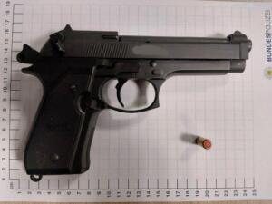 Bewaffneter mann am hauptbahnhof in bochum