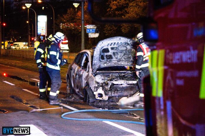 Fahrzeugbrand in der Pariser Straße: Verkehrschaos in Mainz