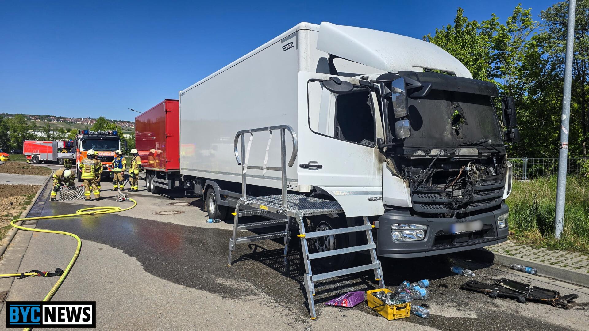 LKW-Brand in Nieder-Olm: Flammen am Toom Baumarkt