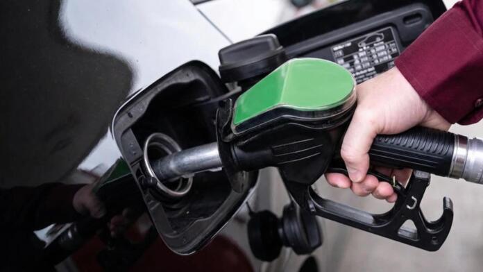 Kommentar Spritpreis-Wahnsinn und Autoindustrie am Abgrund Kommentar Spritpreis-Wahnsinn und Autoindustrie am Abgrund