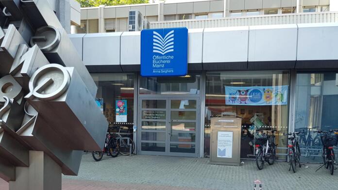 Öffentliche_Bücherei_-_Anna-Seghers_in_Mainz Event mit dem Silent Book Club Mainz RLP