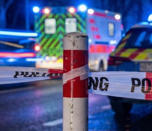 Versuchte Tötung bei Schulabschlussfeier in Bielefeld Polizeiabsperrung Bielefeld Symbolbild