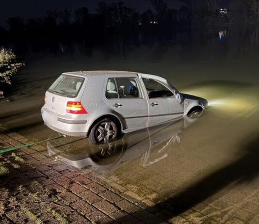 Unfall in Hochheim am Main: Betrunkener landet mit Auto im Fluss