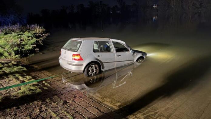 Unfall in Hochheim am Main: Betrunkener landet mit Auto im Fluss