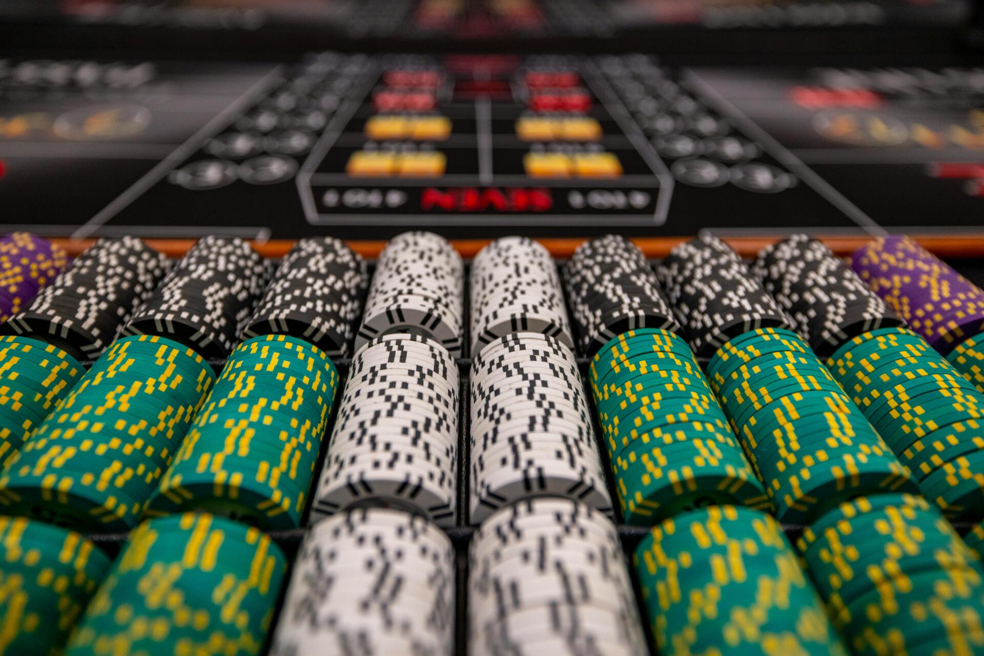 Poker, Roulette, Spielen