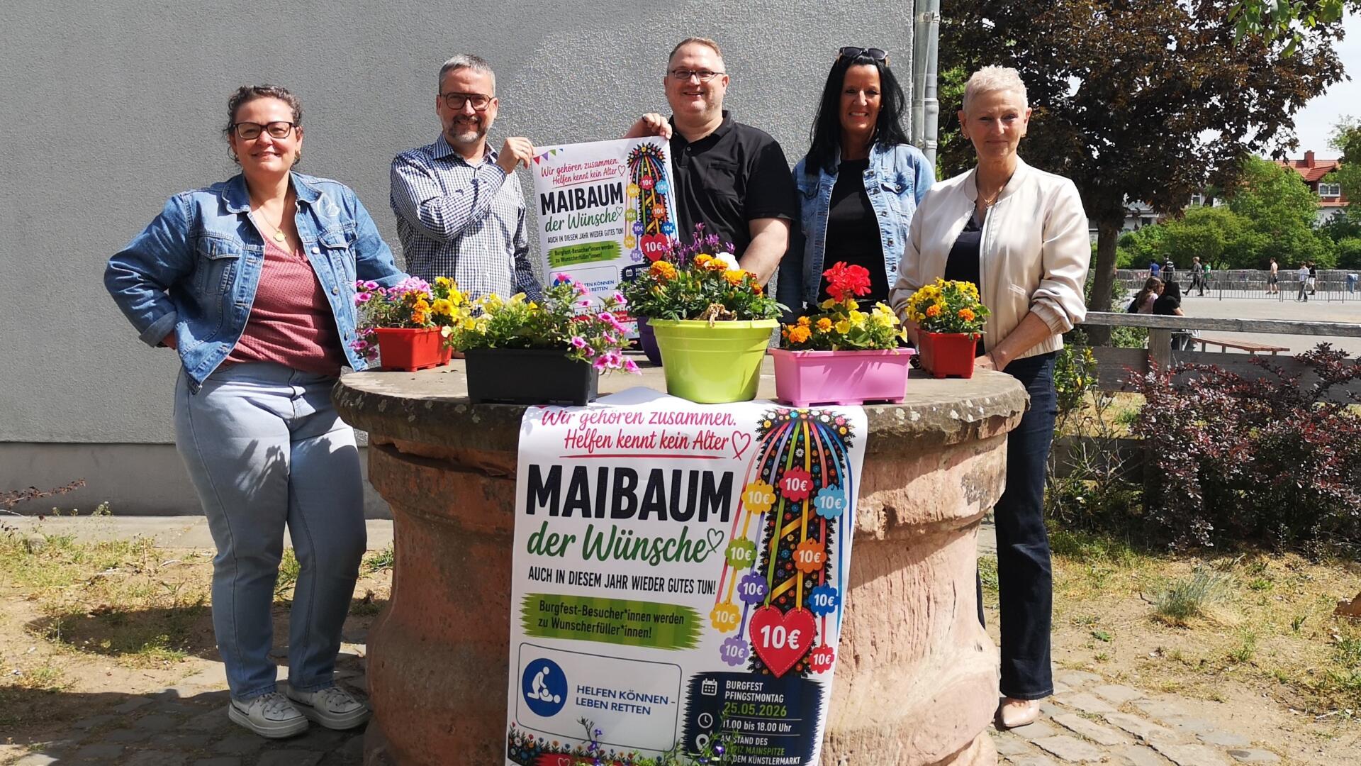 Maibaum der Wünsche beim Burgfest in Gustavsburg
