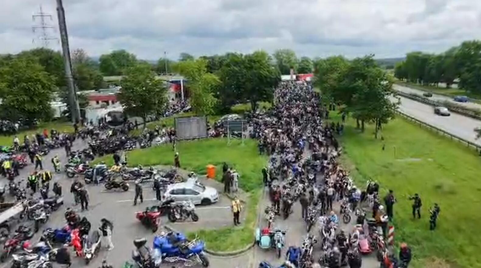 Motorradkorso auf der A60