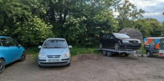 Illegale Freiluft-Werkstatt in der Hermann-Löns-Allee in Gustavsburg