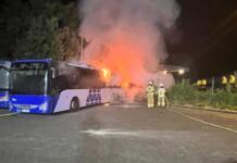 Brennende RNN-Busse im Gewerbegebiet von Nieder-Olm Brand Nieder-Olm RNN-Busse