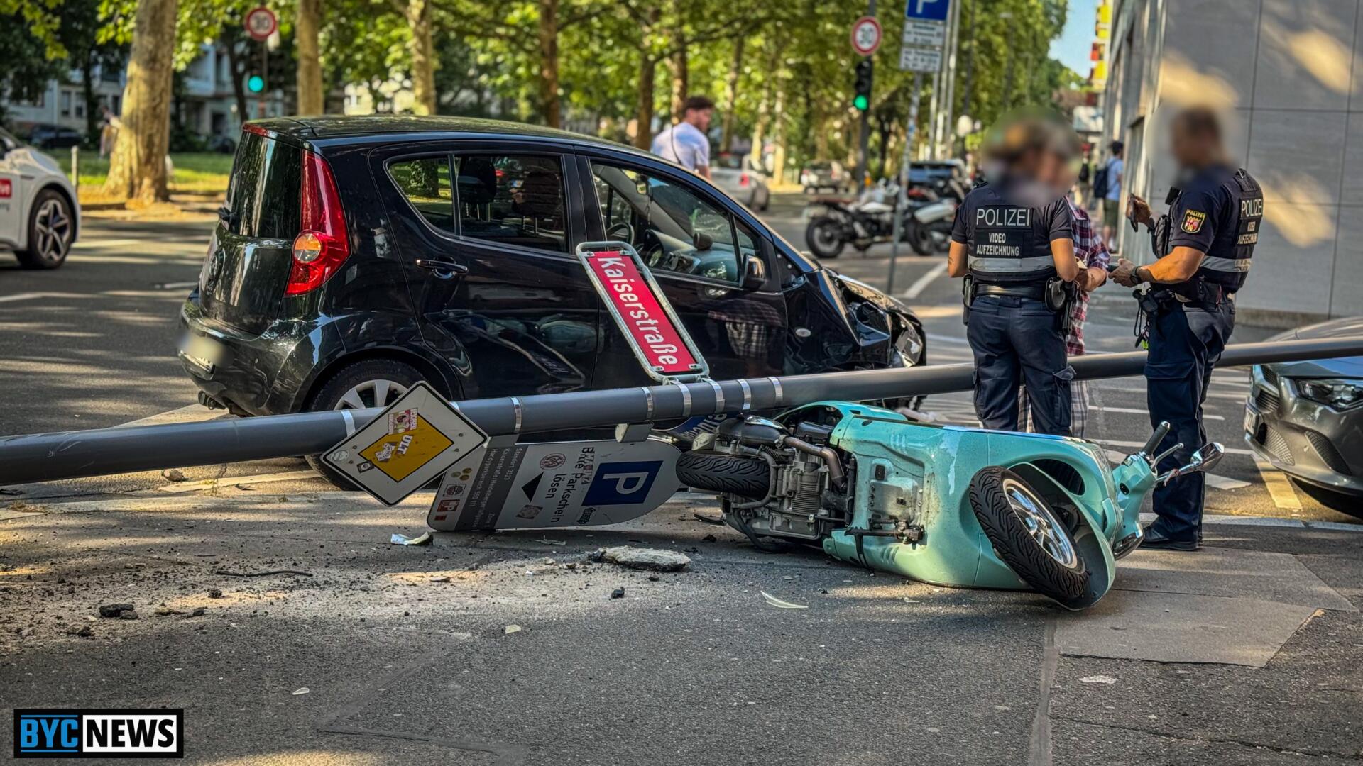 Kurioser Unfall in der Mainzer Innenstadt: Senior löst teure Kettenreaktion aus