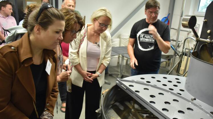 30 unternehmer zu gast in der mainzer kaffeemanufaktur 5