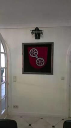 Benefizauktion im atrium hotel mainz zu gunsten des asb wünschewagen Stadtwappen mainz kunstwerk