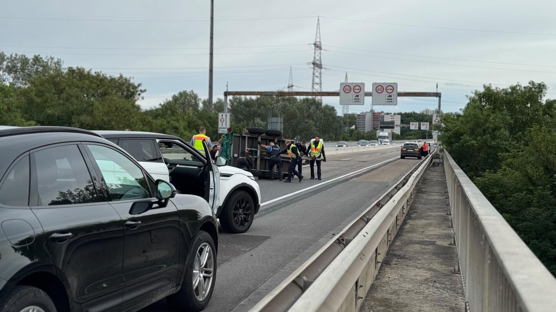 Unfall auf der A643 bei Mainz-Mombach | Foto: BYC-News