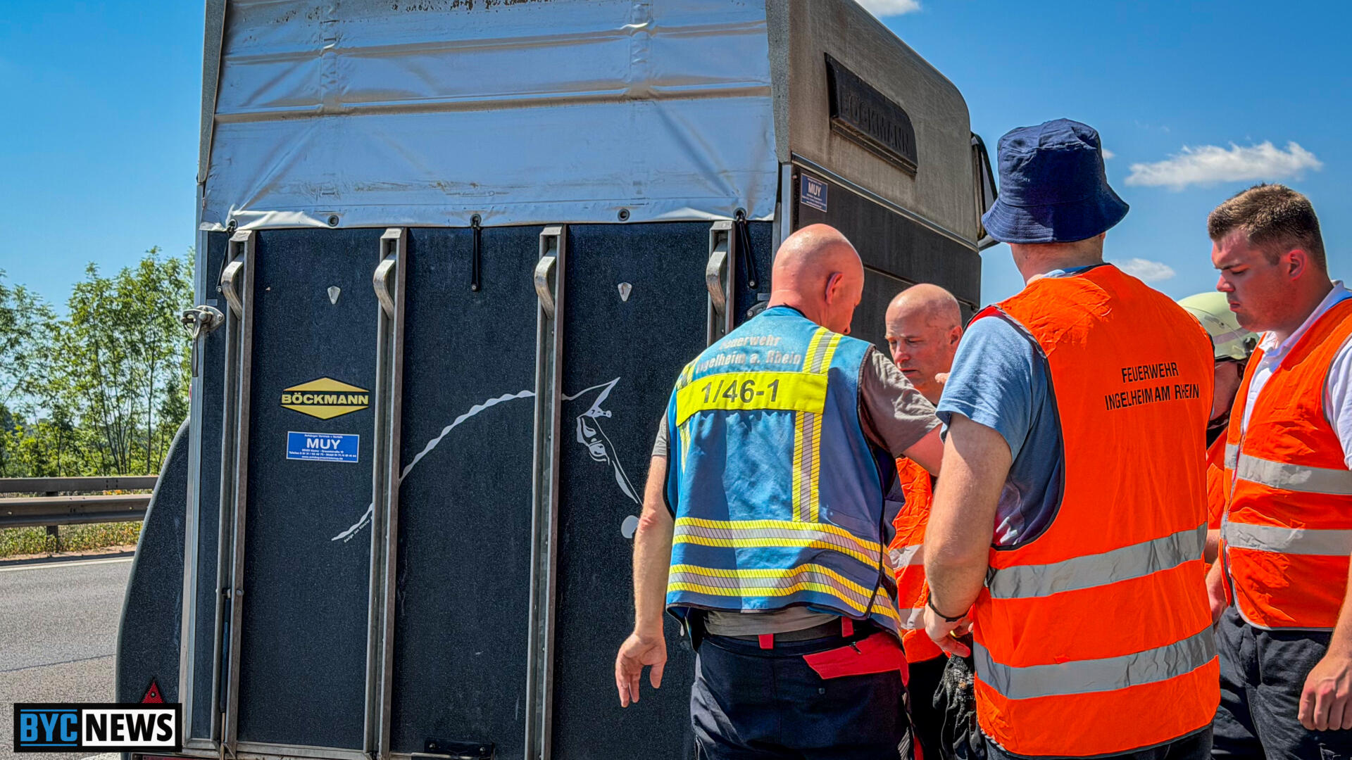 Freiwillige Feuerwehr Ingelheim rettet eingeklemmtes Pferd auf der Autobahn 60