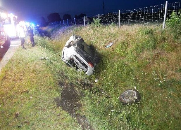 Schwerer Unfall mit Tesla auf der A1