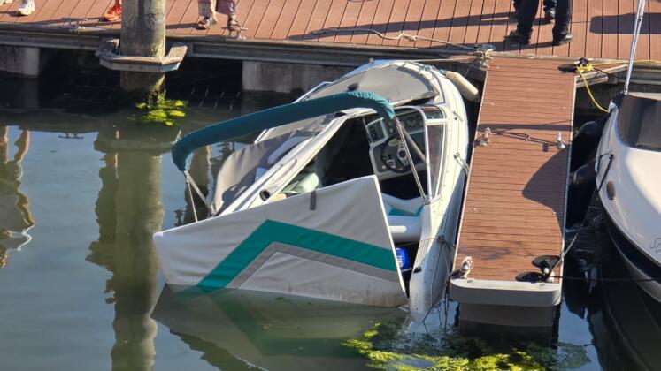 Sportboot im zollhafen mainz gekentert | foto: byc-news | thorsten l&uuml;ttringhaus