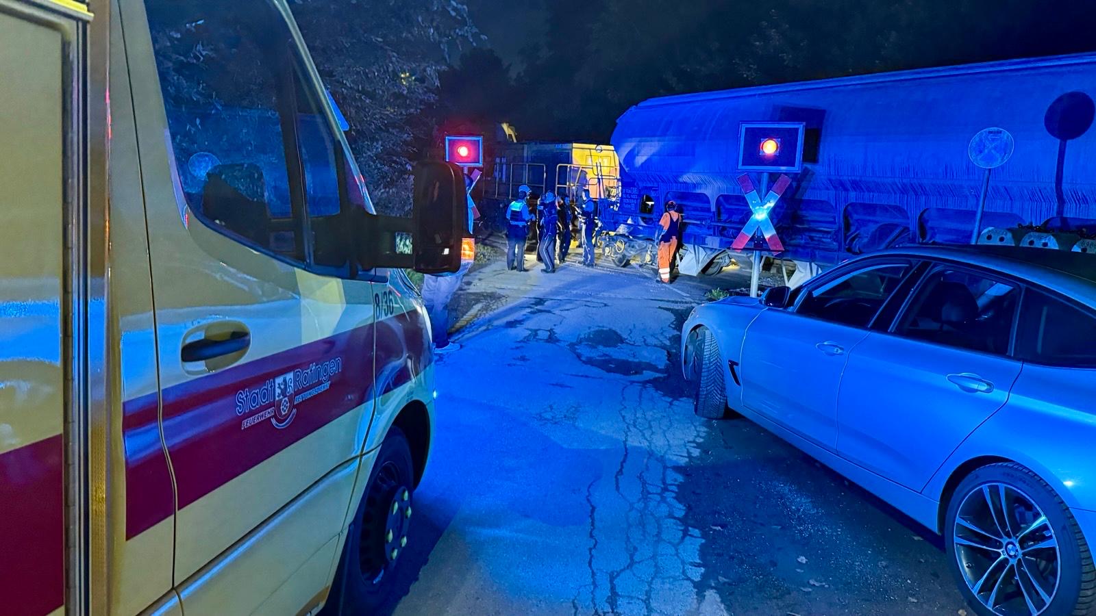 Schwerer Unfall mit Zug in Ratingen - Rettungskräfte mit Großaufgebot