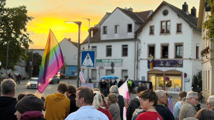 Afd-d&auml;mmerschoppen und gegendemo in mainz-mombach | foto: byc-news