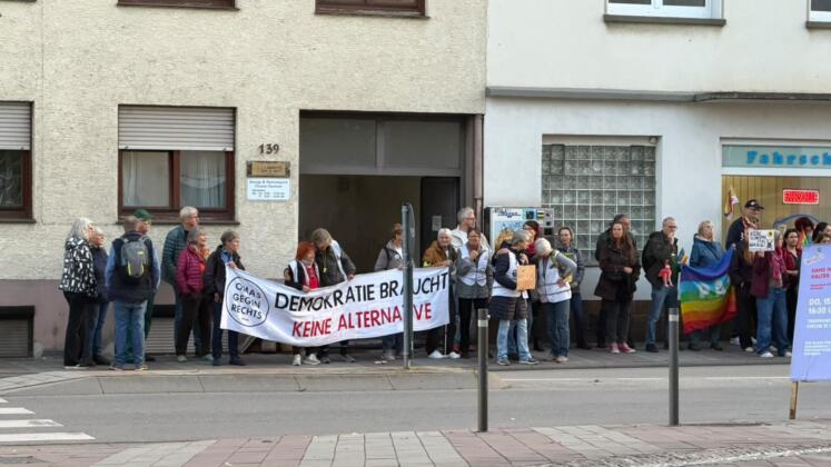 Afd-d&auml;mmerschoppen und gegendemo in mainz-mombach | foto: byc-news