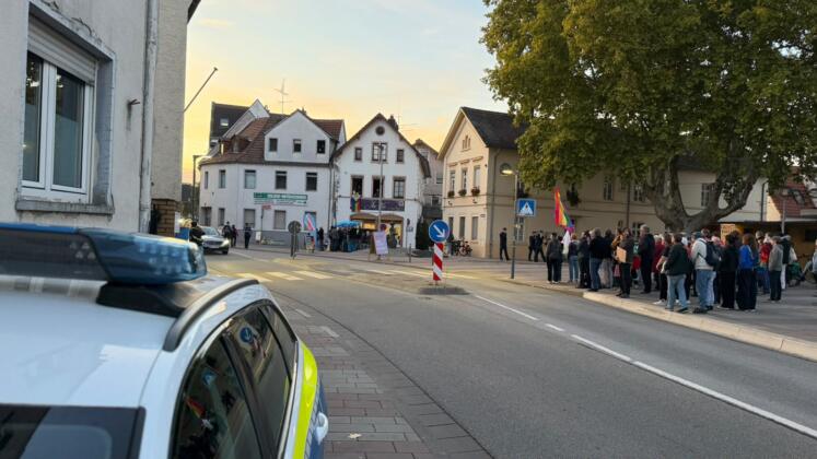 Afd-d&auml;mmerschoppen und gegendemo in mainz-mombach | foto: byc-news
