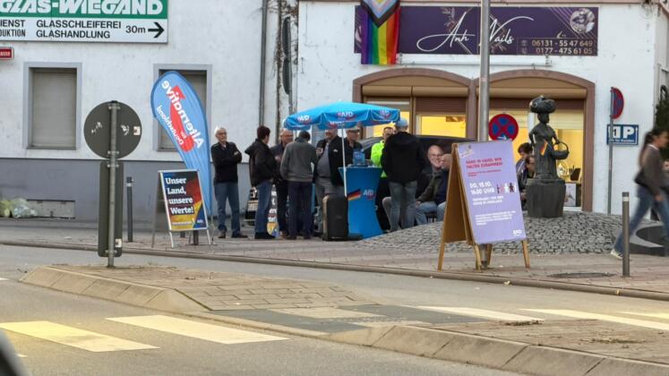 Afd-d&auml;mmerschoppen und gegendemo in mainz-mombach | foto: byc-news