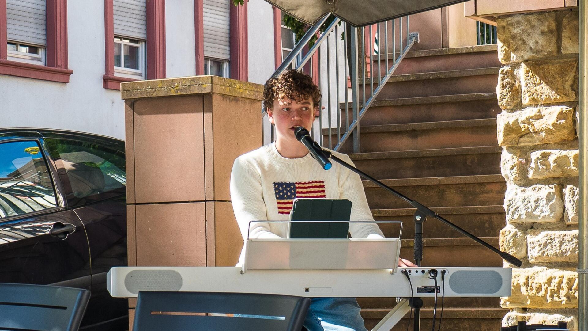 Leopold Guntrum beim Marktplatz-Konzert in Oppenheim