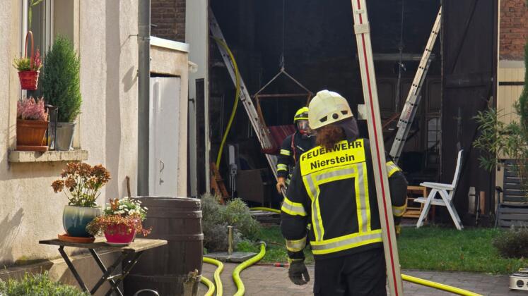 Feuerwehreinsatz in nierstein-schwabsburg | foto: byc-news | thorsten l&uuml;ttringhaus