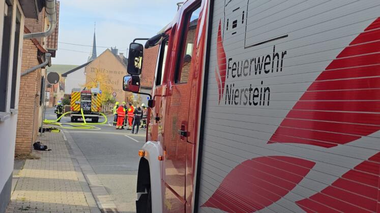 Feuerwehreinsatz in nierstein-schwabsburg | foto: byc-news | thorsten l&uuml;ttringhaus