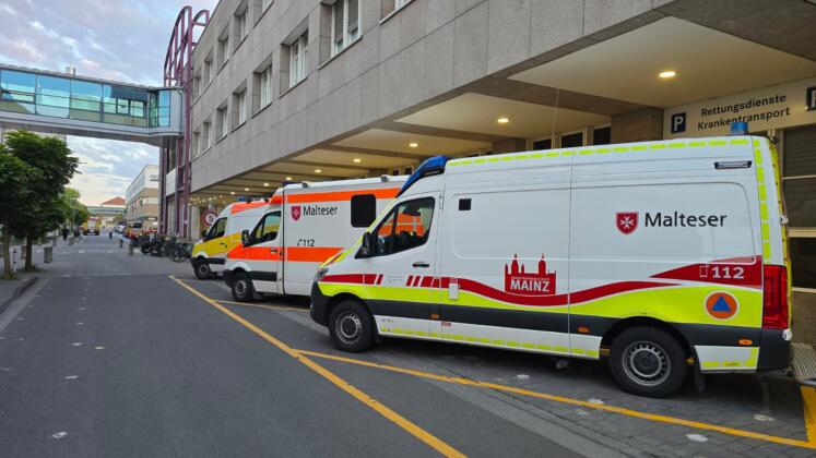 Aktuell: großeinsatz wegen stromausfall in der uniklinik mainz Einsatz in der uniklinik mainz | foto: byc-news | thorsten lüttringhaus